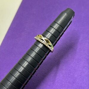 💛 Gold Tone Crystal Ring